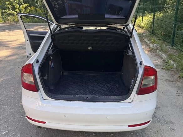 2013 Skoda Octavia II (A5) Рестайлинг, белый, 835000 рублей - вид 4