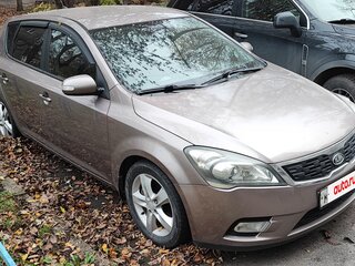 2010 Kia Ceed I Рестайлинг, бежевый, 600000 рублей, вид 3