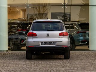 2016 Volkswagen Tiguan I Рестайлинг, серебристый, 1595000 рублей, вид 5