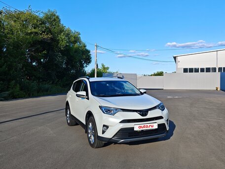 2017 Toyota RAV4 IV (XA40) Рестайлинг, белый, 2180000 рублей, вид 4