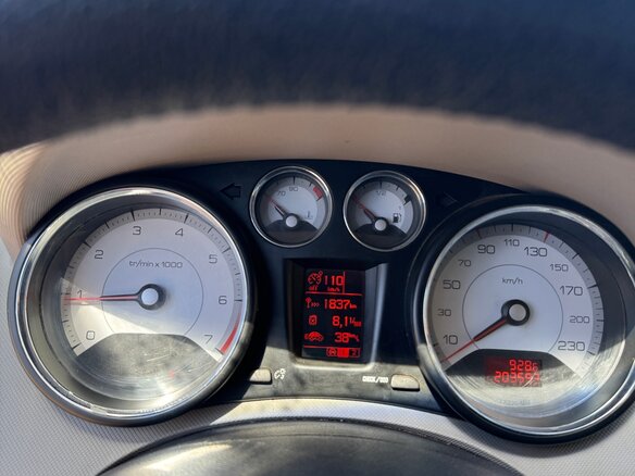 2008 Peugeot 308 I, чёрный, 355000 рублей - вид 9