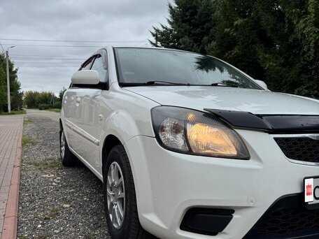 2011 Kia Rio II Рестайлинг, белый, 425000 рублей, вид 3