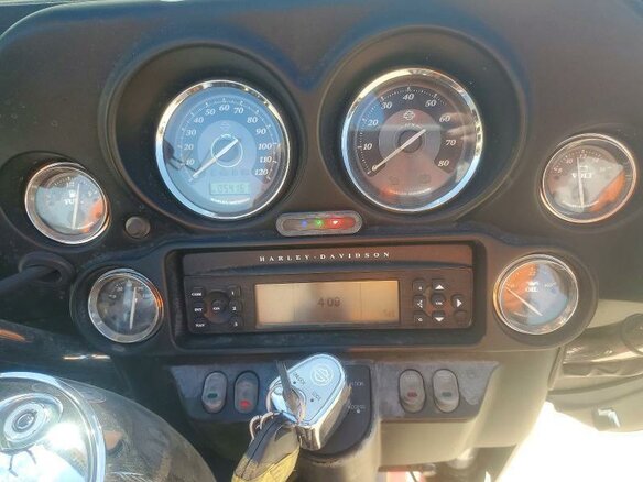2010 Harley-Davidson Electra Glide, красный - вид 4