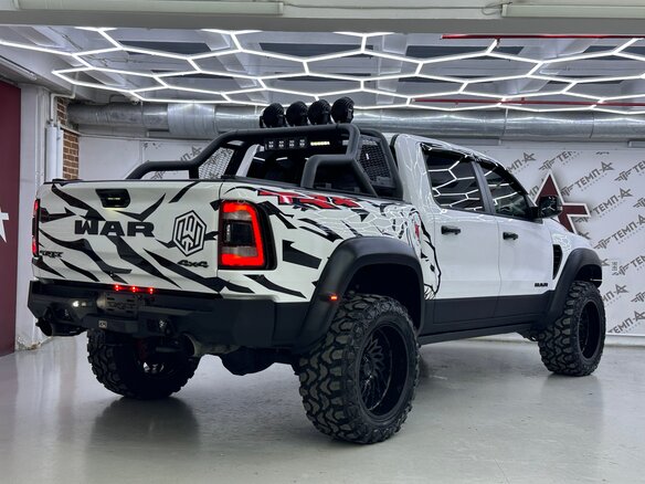 2023 Ram 1500 Crew Cab TRX V, белый - вид 7