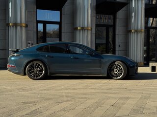 2025 Porsche Panamera Turbo S E-Hybrid III, синий, 26000000 рублей, вид 3