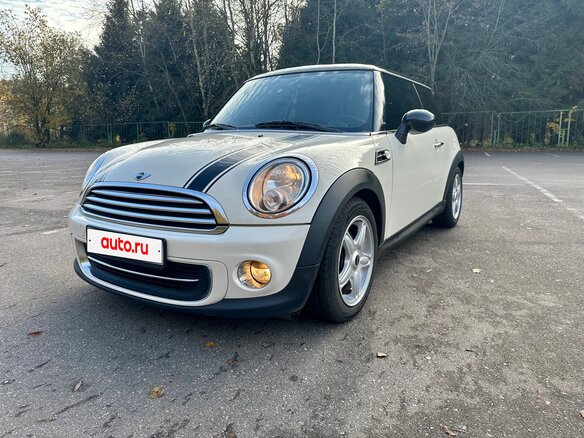 2011 Mini Hatch Cooper II (R56) Рестайлинг, белый, 930000 рублей - вид 1
