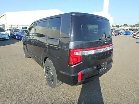 2022 Mitsubishi Delica D:5 I Рестайлинг, серый, 2980000 рублей, вид 3