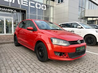 2013 Volkswagen Polo V, красный, 665000 рублей, вид 3