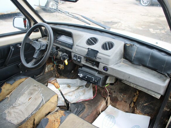 1999 Lada (ВАЗ) 1111 Ока КамАЗ, бежевый - вид 8