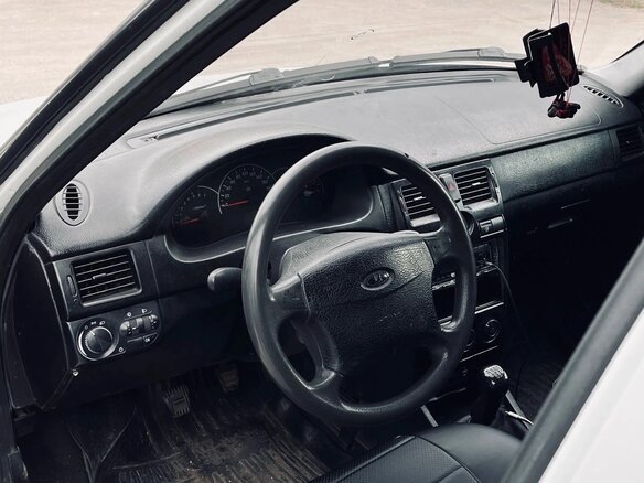 2010 Lada (ВАЗ) Priora I, белый, 165000 рублей - вид 6
