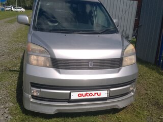 2003 Toyota Voxy I (R60), серебристый, 720000 рублей, вид 1