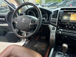 2014 Toyota Land Cruiser 200 Series Рестайлинг 1, белый, 4350000 рублей, вид 4
