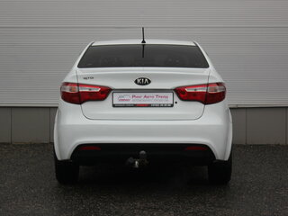 2013 Kia Rio III, белый, 690000 рублей, вид 4