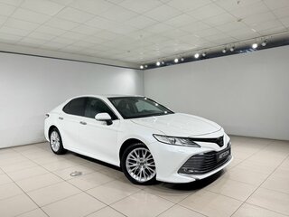 2018 Toyota Camry VIII (XV70), белый, 2790000 рублей, вид 3