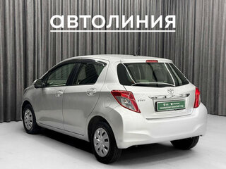 2013 Toyota Vitz III (XP130), серый, 680000 рублей, вид 3