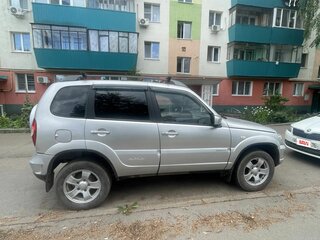 2012 Chevrolet Niva I Рестайлинг, серебристый, 410000 рублей, вид 2