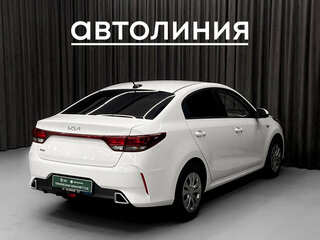 2021 Kia Rio IV Рестайлинг, белый, 1270000 рублей, вид 3