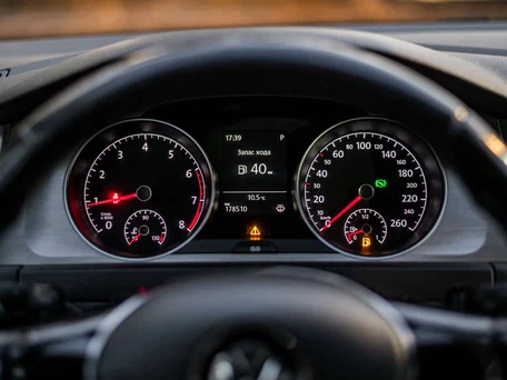 2016 Volkswagen Golf VII, серый, 1288000 рублей, вид 5
