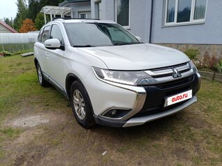 2016 Mitsubishi Outlander III Рестайлинг 2, белый, 1360000 рублей, вид 2