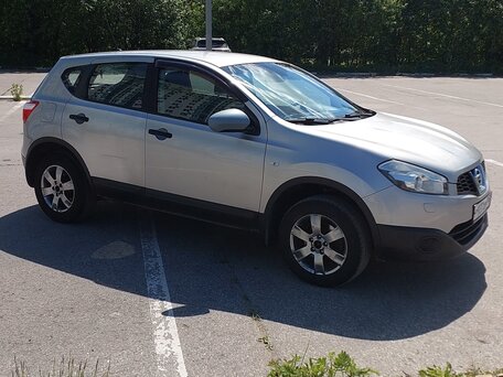 2013 Nissan Qashqai I Рестайлинг, серебристый, 750000 рублей, вид 1