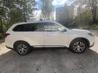 2015 Mitsubishi Outlander III Рестайлинг 2, белый, 1350000 рублей, вид 3