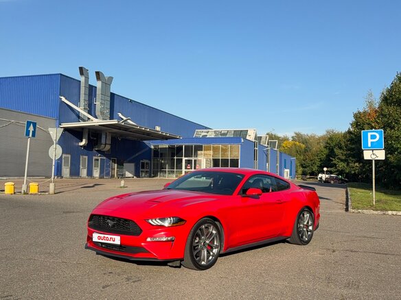 2018 Ford Mustang VI Рестайлинг, красный, 4000000 рублей - вид 2