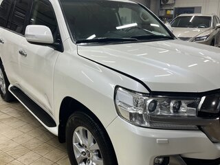 2018 Toyota Land Cruiser 200 Series Рестайлинг 2, белый, 5600000 рублей, вид 3