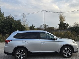 2021 Mitsubishi Outlander III Рестайлинг 3, серый, 2490000 рублей, вид 5