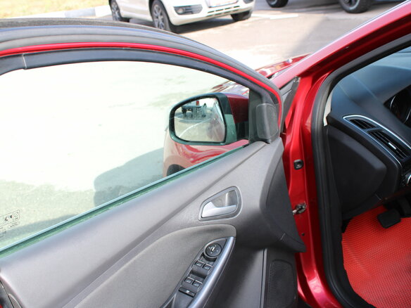 2012 Ford Focus III, красный - вид 10