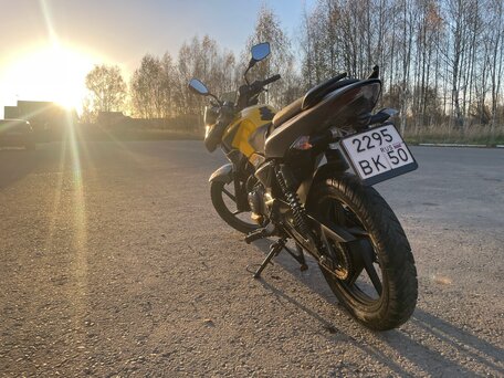 2021 Bajaj Pulsar NS 125, жёлтый, 99000 рублей, вид 1