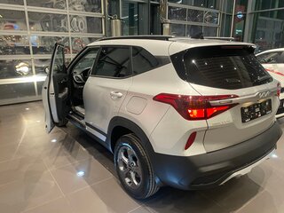 2021 Kia Seltos I, серебристый, 2900000 рублей, вид 2
