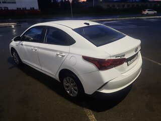 2021 Hyundai Solaris II Рестайлинг, белый, 1200000 рублей, вид 4