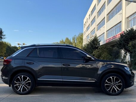 2023 Volkswagen T-Roc I (China Market), серый, 1400000 рублей, вид 3