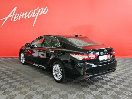 2020 Toyota Camry VIII (XV70), чёрный, 2749000 рублей, вид 3