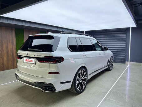 2024 BMW X7 M60i I (G07) Рестайлинг, белый, 15900000 рублей, вид 3