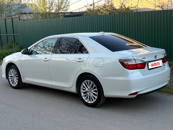2016 Toyota Camry VII (XV50) Рестайлинг, белый, 2285000 рублей - вид 9