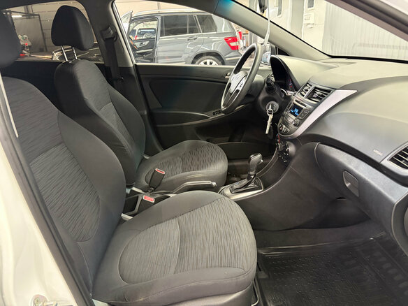 2015 Hyundai Solaris I Рестайлинг, белый, 1047000 рублей - вид 14