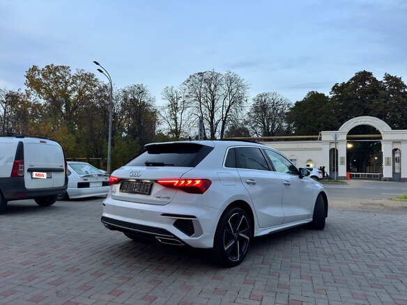 2023 Audi A3 Sportback 35 TFSI IV (8Y), белый, 2450000 рублей - вид 6