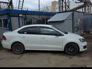 2016 Volkswagen Polo V Рестайлинг, белый, 550000 рублей, вид 3