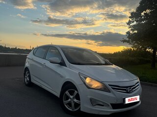 2015 Hyundai Solaris I Рестайлинг, белый, 650000 рублей, вид 3