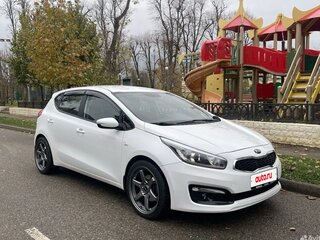2016 Kia Ceed II Рестайлинг, белый, 1200000 рублей, вид 1