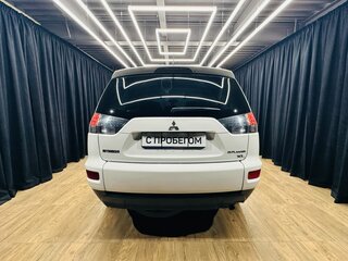 2011 Mitsubishi Outlander II Рестайлинг, белый, 1499000 рублей, вид 5
