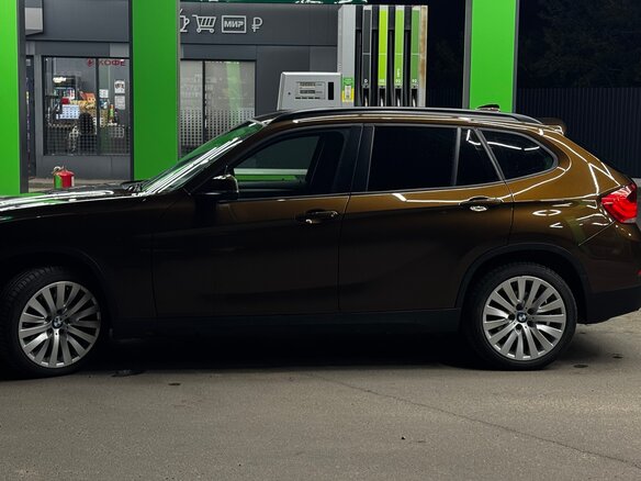 2013 BMW X1 20i I (E84) Рестайлинг, коричневый, 1300000 рублей - вид 3