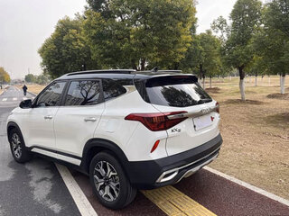 2023 Kia KX3, белый, 1800000 рублей, вид 4