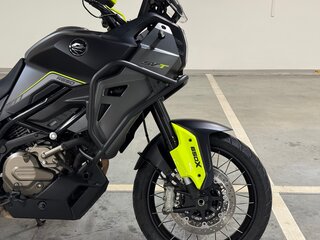 2025 QJMotor SVT 650 X, чёрный, 570000 рублей, вид 3