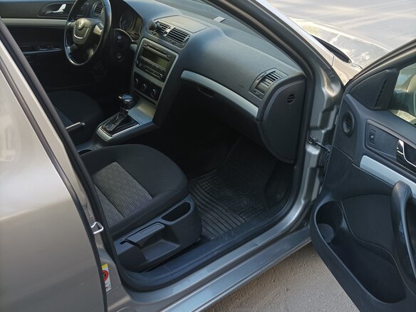 2010 Skoda Octavia II (A5) Рестайлинг, серый - вид 3