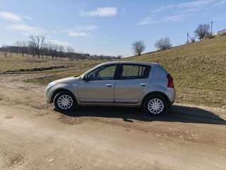2012 Renault Sandero I, бежевый, 500000 рублей, вид 4