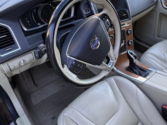 2014 Volvo XC60 I Рестайлинг, коричневый, 2800000 рублей - вид 6