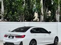 2024 BMW 3 серии 320i VII (G2x) Рестайлинг, белый, 3410000 рублей - вид 3