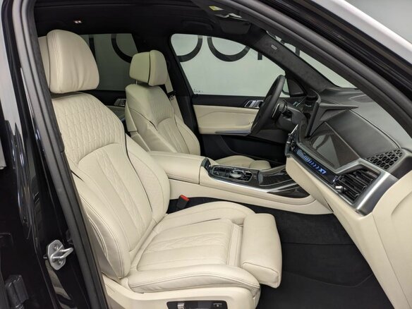 2025 BMW X7 40i I (G07) Рестайлинг, чёрный, 15300000 рублей - вид 8